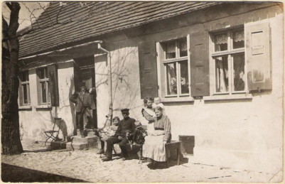 Marie und August Schäfer mit Familie Kahrs, Wilhelmstraße Atzendorf
